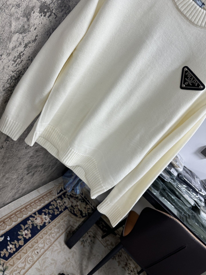 Pra*a sweater